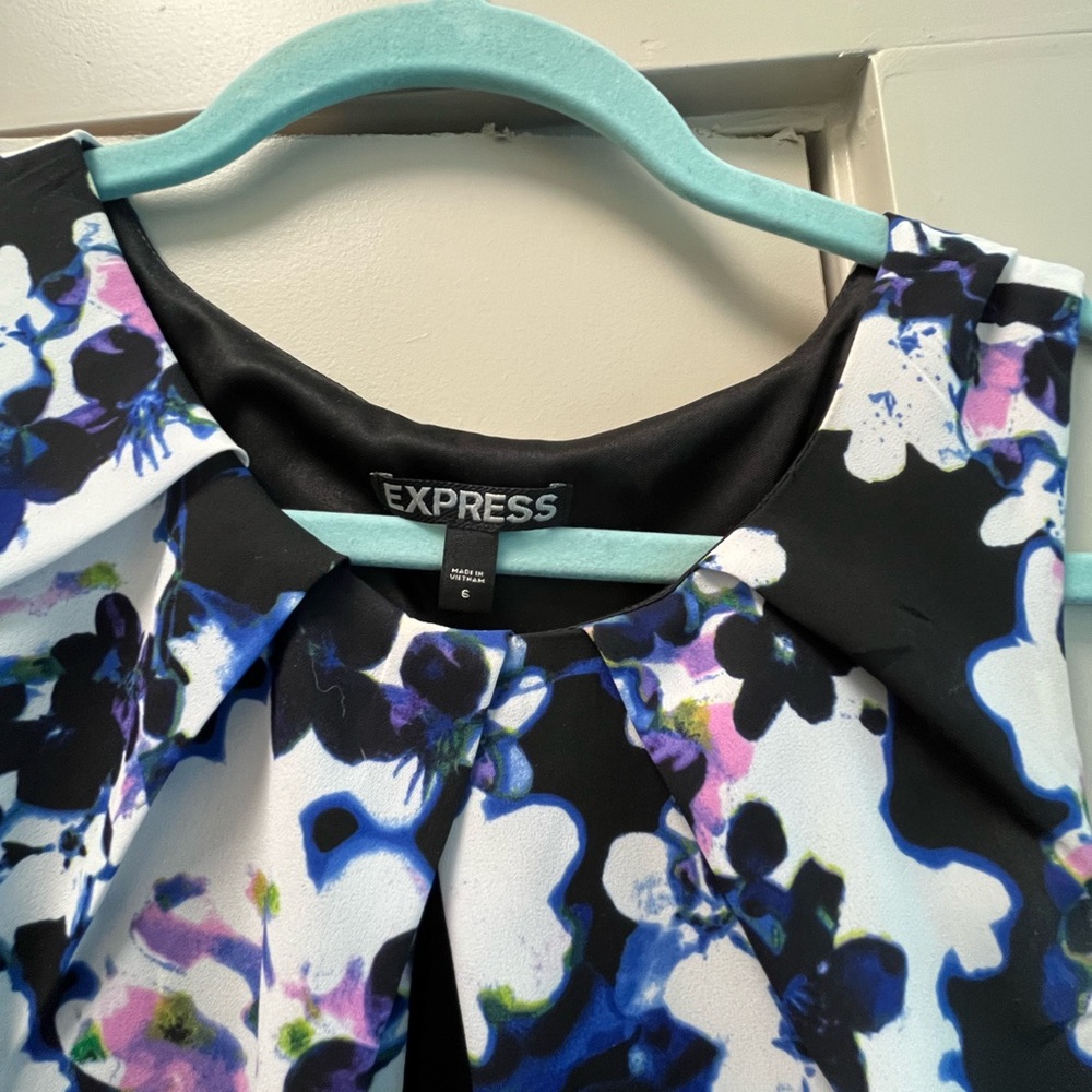 Express - Floral Sleeveless Dress - Picture 3 of 6